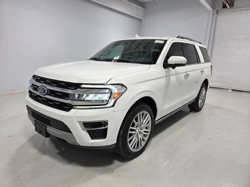 Used 2024 Ford Expedition Limited AWD/4WD image 3
