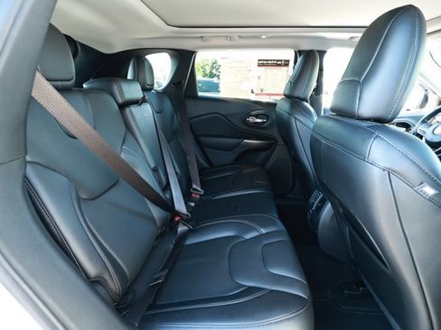 Used 2020 Jeep Cherokee Limited w/ Technology Group AWD/4WD image 30
