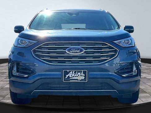 Used 2019 Ford Edge Titanium image 2