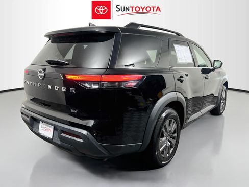 Used 2024 Nissan Pathfinder SV FWD image 4