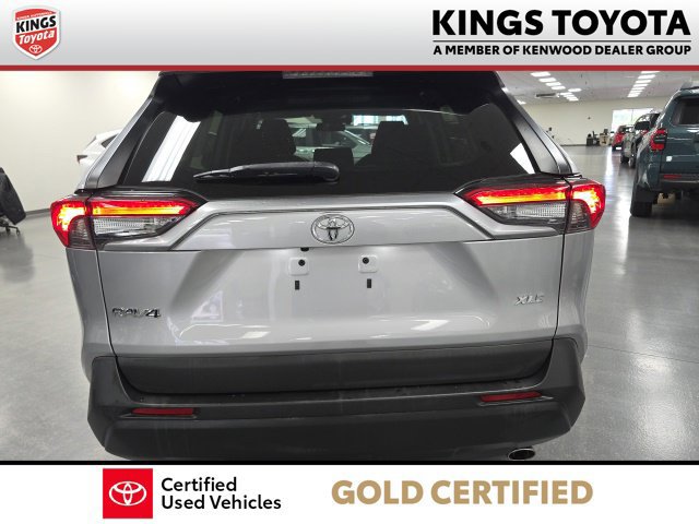 Used 2022 Toyota RAV4 XLE w/ Convenience Package FWD image 5
