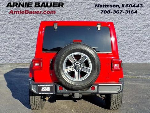 Used 2018 Jeep Wrangler Unlimited Sahara AWD/4WD image 10