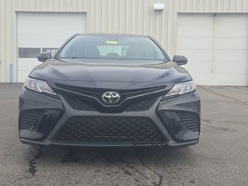 Used 2020 Toyota Camry SE image 2