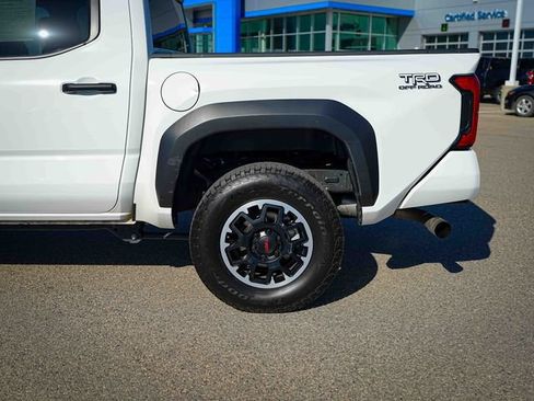 Used 2024 Toyota Tacoma TRD Off-Road AWD/4WD image 12