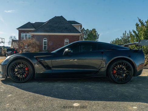 Used 2019 Chevrolet Corvette Z06 RWD image 3
