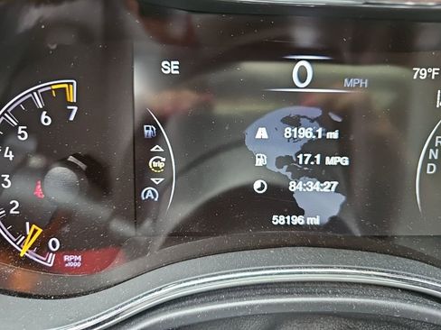 Used 2018 Jeep Grand Cherokee Overland AWD/4WD image 7