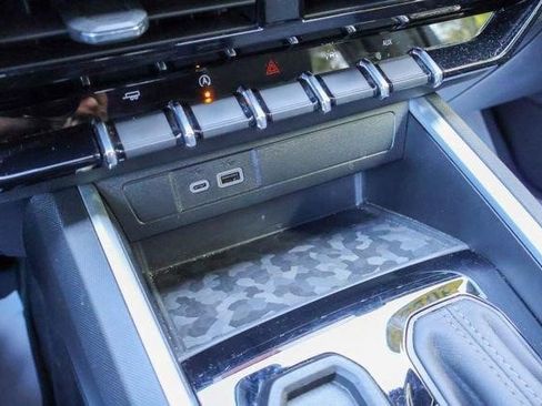 Certified 2025 Chevrolet Colorado W/T w/ WT Custom Package image 18