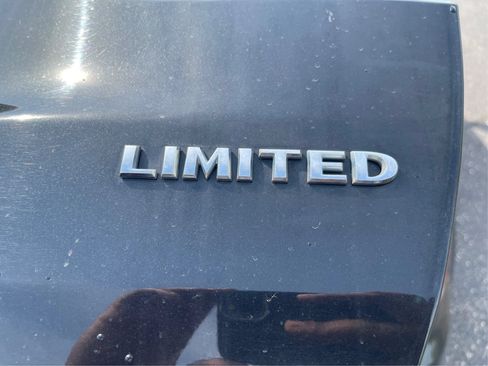 Used 2015 Jeep Grand Cherokee Limited w/ Luxury Group II AWD/4WD image 21