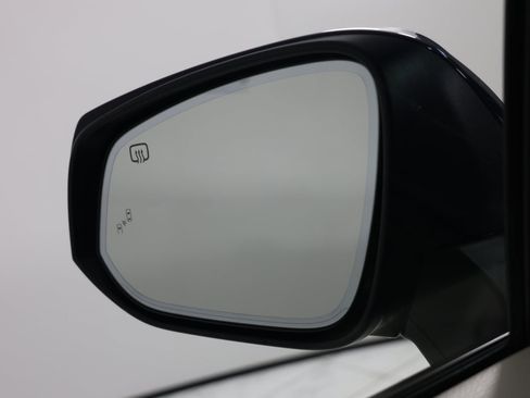 Used 2021 Toyota Sienna Platinum image 18