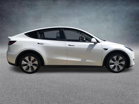 Used 2022 Tesla Model Y Long Range AWD/4WD image 13
