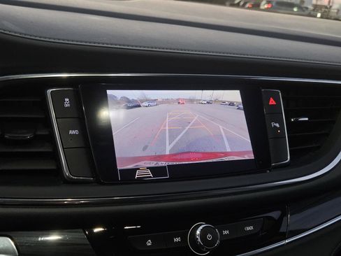 Used 2021 Buick Enclave Essence image 17