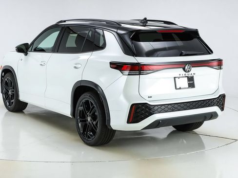 New 2026 Volkswagen Tiguan SE R-Line FWD image 7