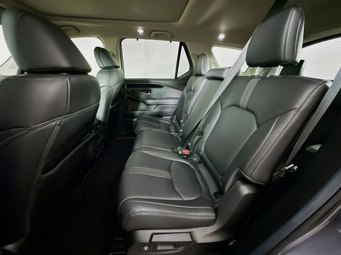 Used 2025 Honda Pilot Touring image 29