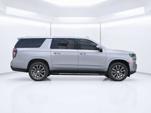 Used 2023 Chevrolet Suburban LS RWD image 3