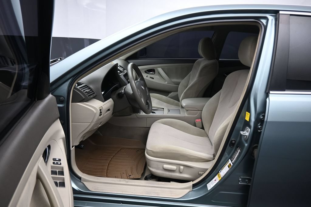 Used 2011 Toyota Camry LE w/ LE Extra-Value Pkg FWD image 11