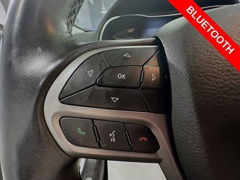 Used 2019 Jeep Cherokee Limited FWD image 34