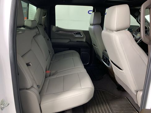 Used 2022 Chevrolet Silverado 1500 LTZ w/ LTZ Premium Package AWD/4WD image 37