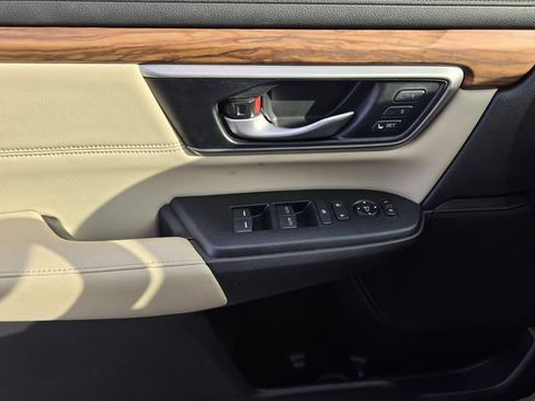 Used 2018 Honda CR-V Touring image 25