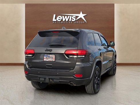 Used 2017 Jeep Grand Cherokee Altitude image 4