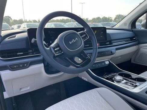 New 2026 Kia Carnival EX image 9