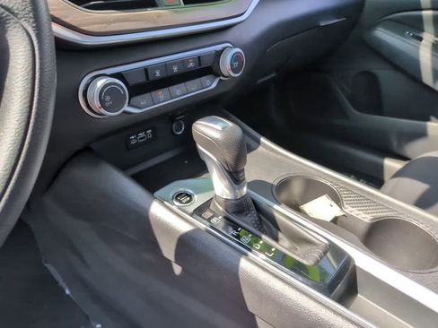 Used 2025 Nissan Altima 2.5 SV FWD image 25