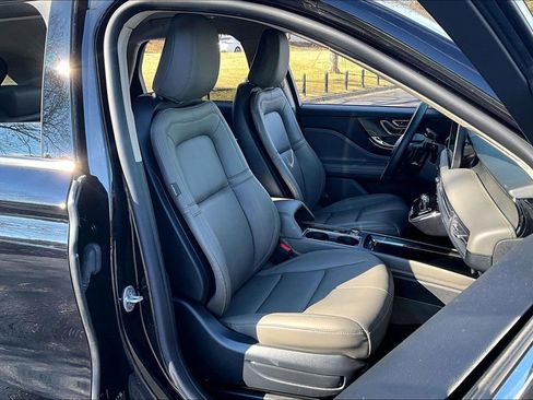 Used 2025 Lincoln Corsair Premiere image 7