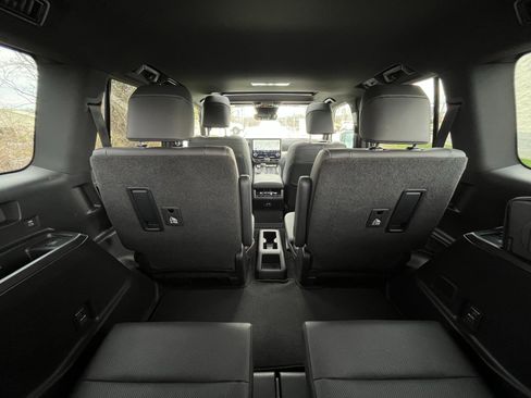 Used 2024 Lexus GX 550 w/ Accessory Package (Z1) image 47