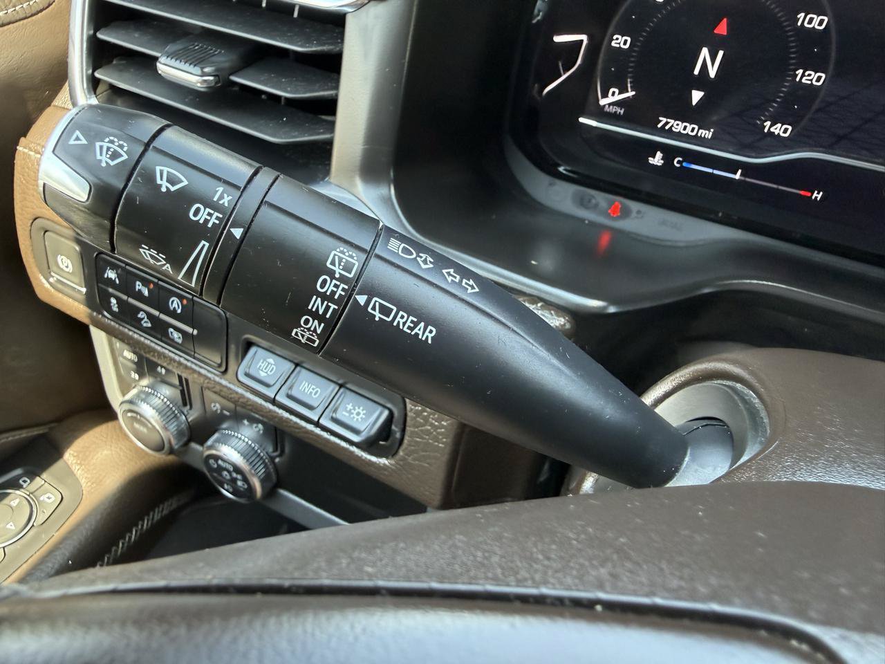 Used 2023 GMC Yukon XL Denali AWD/4WD image 29