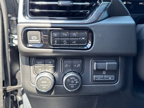 New 2026 GMC Yukon XL Denali w/ Denali Reserve Package AWD/4WD image 33