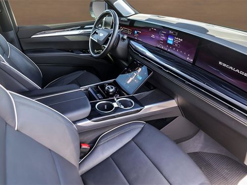 Used 2025 Cadillac Escalade Sport w/ Touring Package image 31