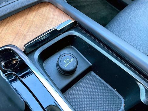 Used 2024 Volvo XC90 B5 Plus image 17