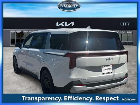 Used 2026 Kia Carnival FWD image 5