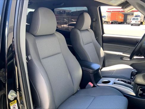 Used 2014 Toyota Tacoma 4x4 Double Cab image 13