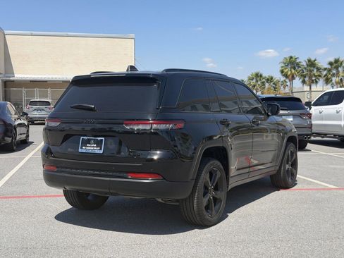 Used 2025 Jeep Grand Cherokee Limited w/ Black Appearance Package RWD image 17