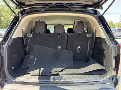 Used 2022 Nissan Pathfinder SV FWD image 13