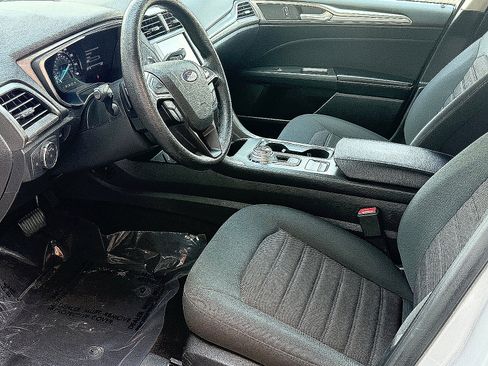 Used 2019 Ford Fusion SE FWD image 32