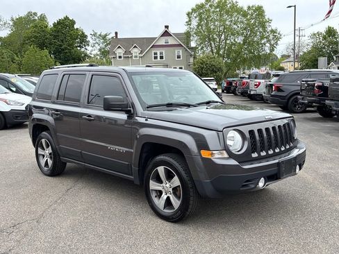 Used 2017 Jeep Patriot High Altitude AWD/4WD image 3