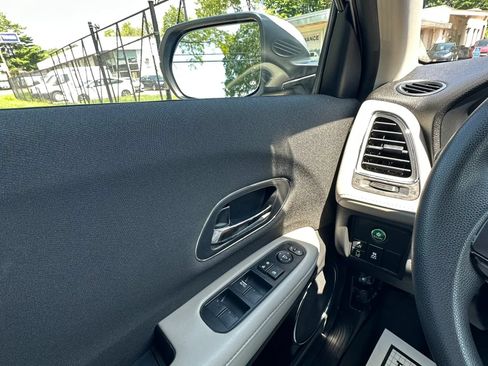 Used 2021 Honda HR-V EX image 13