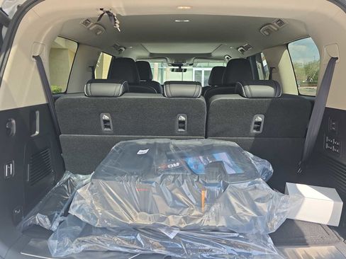 New 2026 INFINITI QX80 Luxe w/ Cargo Package RWD image 9
