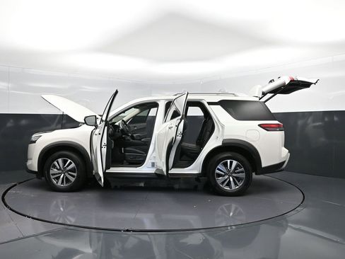 Used 2023 Nissan Pathfinder SL w/ Lighting Package (N92) image 50