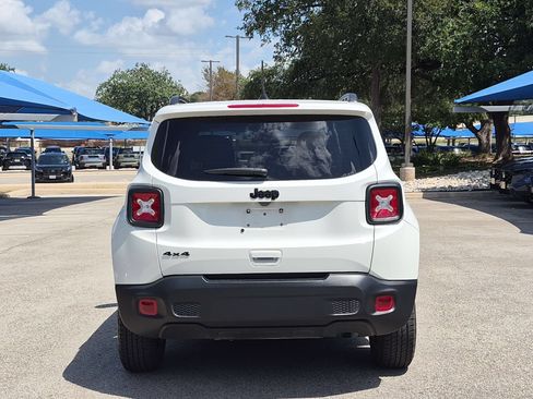 Used 2023 Jeep Renegade Latitude AWD/4WD image 4