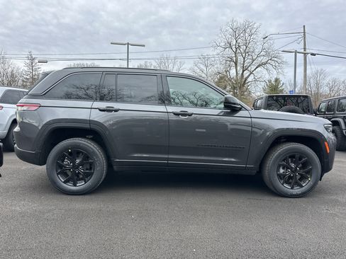 New 2026 Jeep Grand Cherokee Altitude image 18