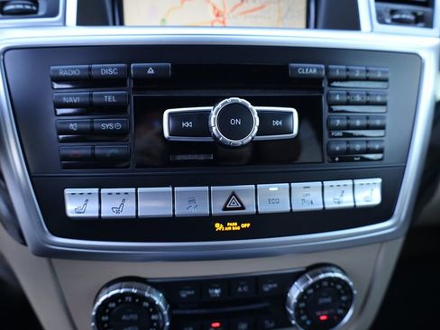 Used 2015 Mercedes-Benz GL 450 4MATIC w/ Driver Assistance Package image 33