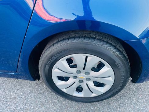 Used 2013 Chevrolet Cruze LS image 4