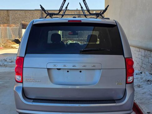 Used 2018 Dodge Grand Caravan SXT image 4