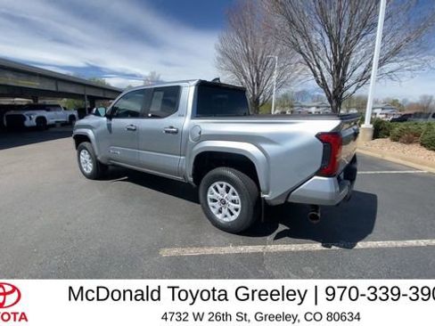 Used 2024 Toyota Tacoma SR5 AWD/4WD image 6
