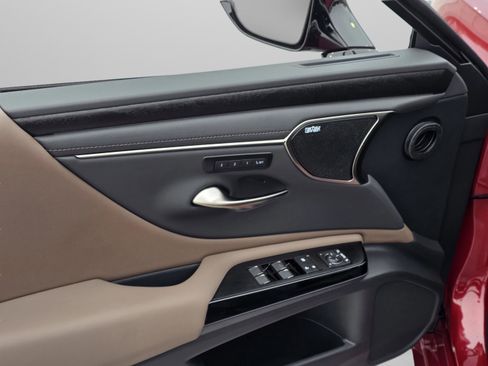 New 2025 Lexus ES 350 Ultra Luxury image 9