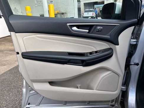 Used 2017 Ford Edge Titanium w/ Equipment Group 301A image 9