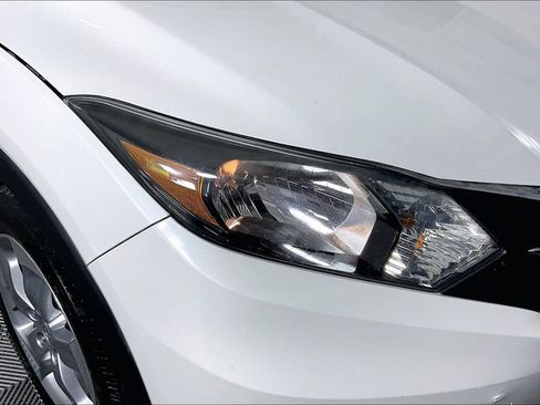 Used 2016 Honda HR-V EX image 41