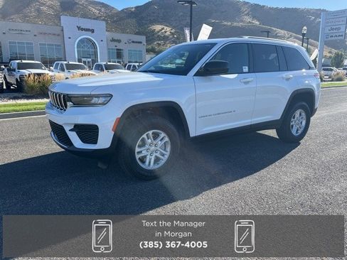 New 2025 Jeep Grand Cherokee Laredo w/ Luxury Tech Group I image 8